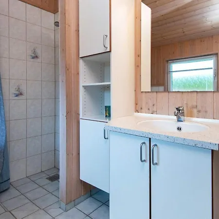 Three-bedroom Holiday In 13 Semesterbostad Oksbøl